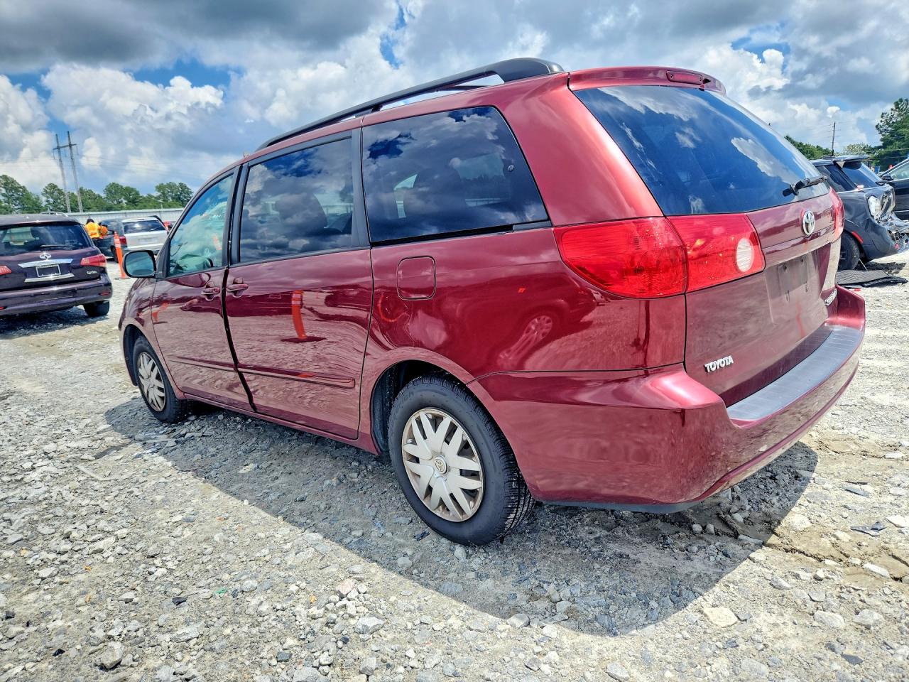 2010 Toyota Sienna Le 7-passenger Burgundy vin: 5TDKK4CC3AS341570