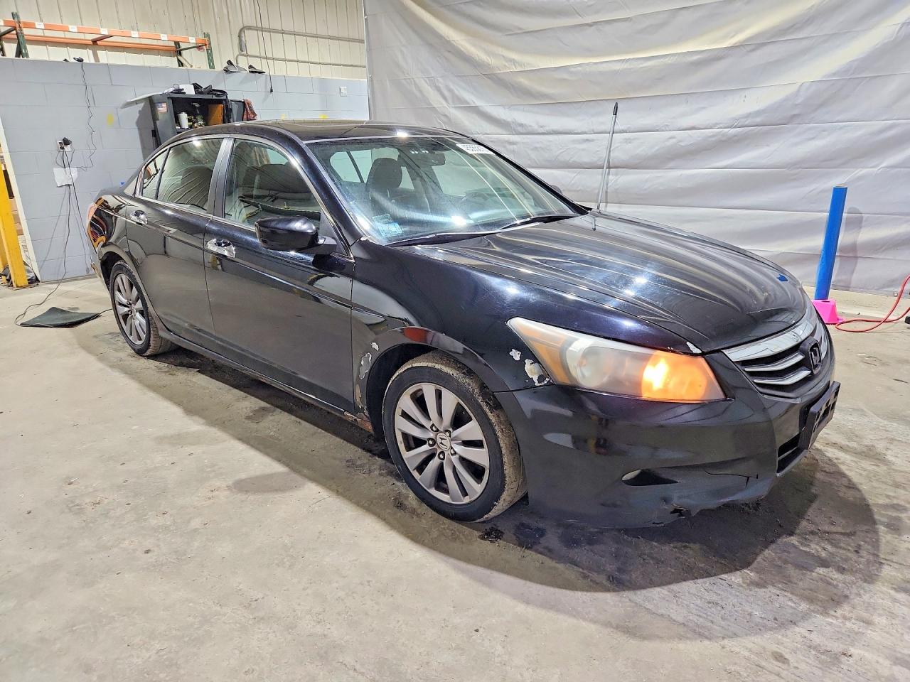 2011 Hond Accord Black vin: 1HGCP3F89BA002612