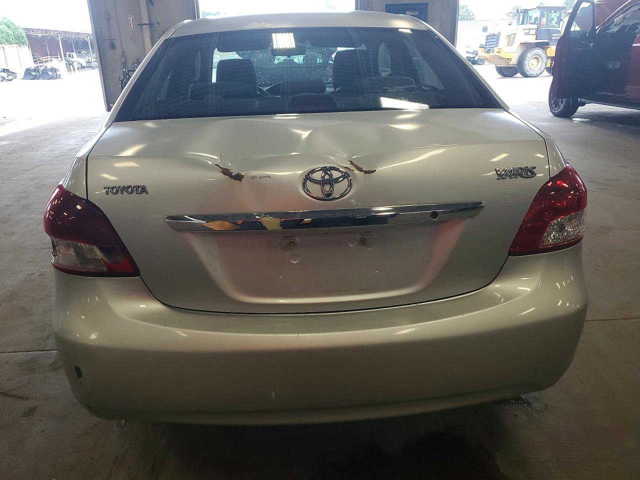 2009 Toyota Yaris Base Gray vin: JTDBT903194052497