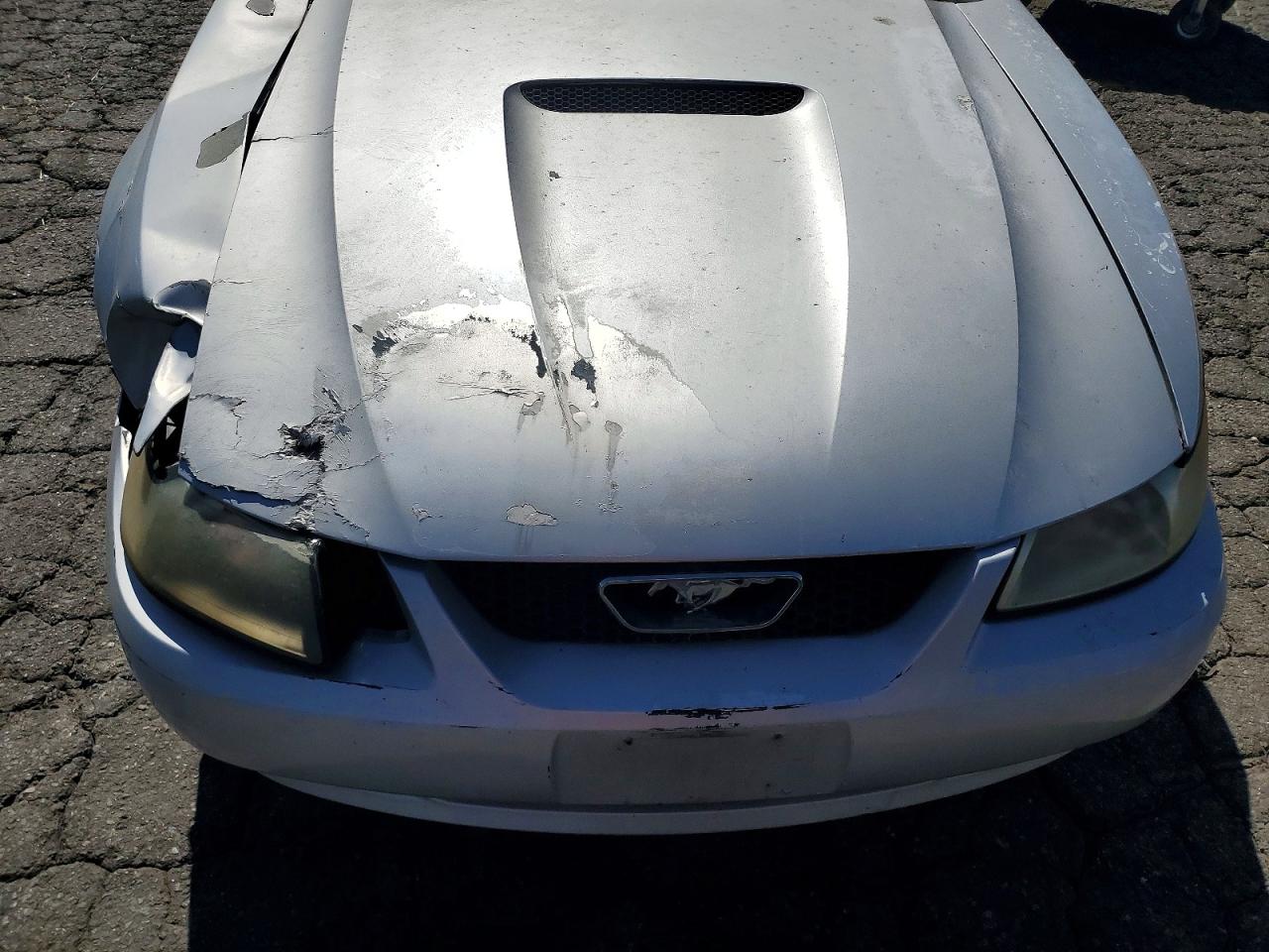 2000 Ford Mustang Серебряный vin: 1FAFP4043YF315308