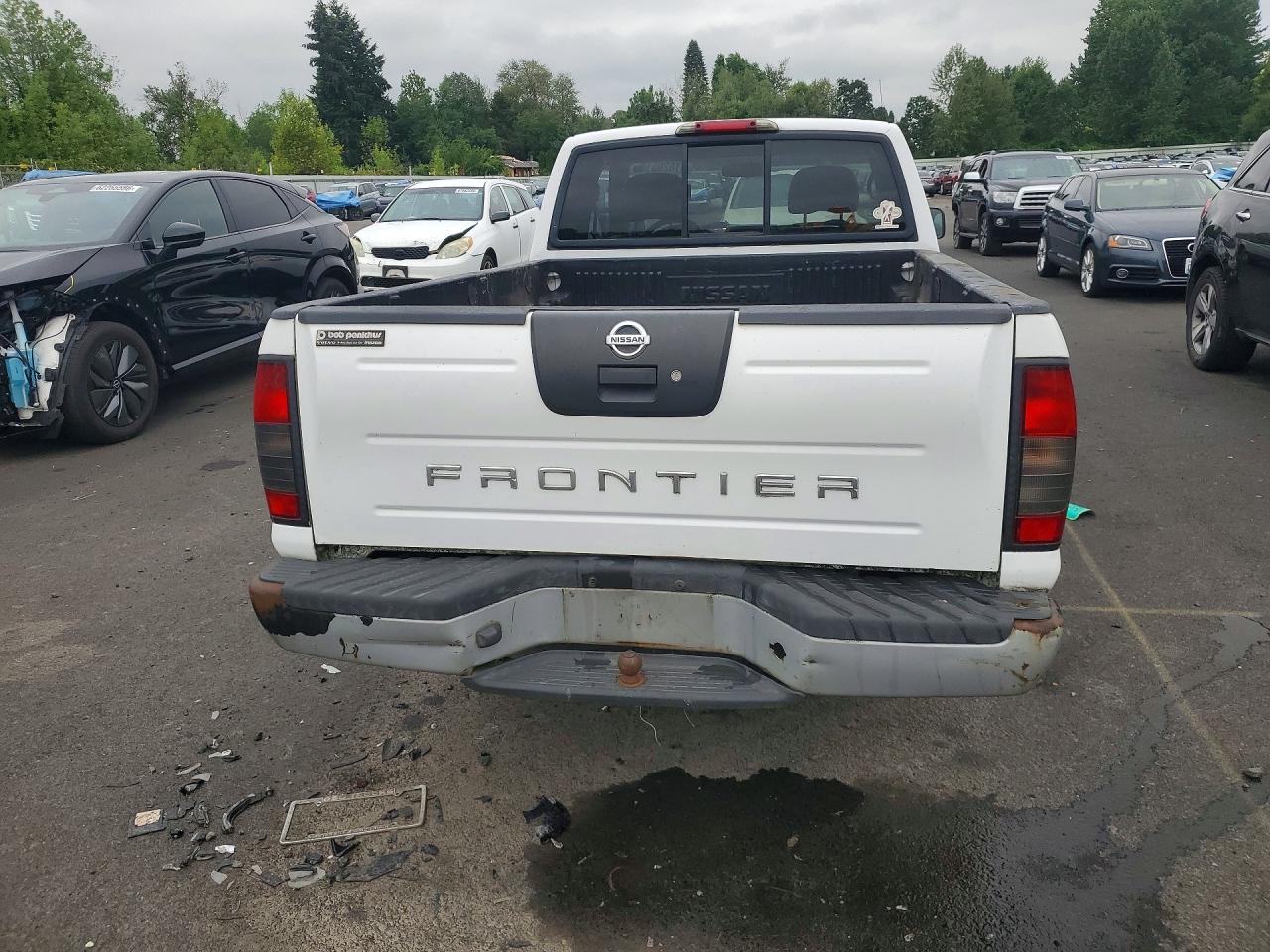 2002 Nissan Frontier Standard White vin: 1N6DD26S52C336526