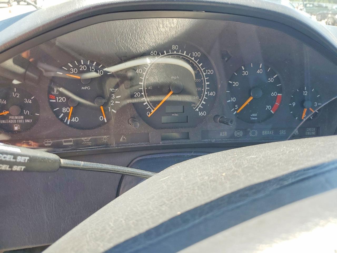 1997 Mercedes-benz Sl 500 White vin: WDBFA67F4VF140429