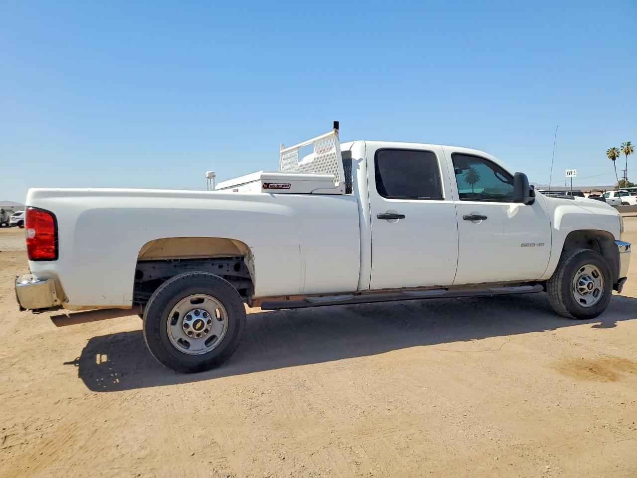2014 Chevrolet Silverado C2500 Heavy Duty White vin: 1GC1CVCG0EF120452