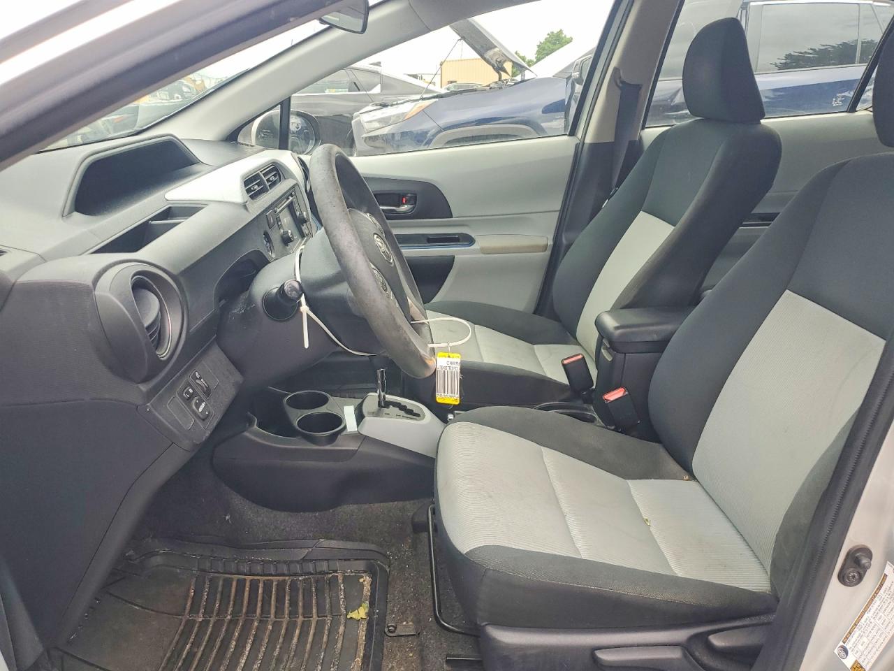 2012 Toyota Prius C Three Серебряный vin: JTDKDTB37C1018872