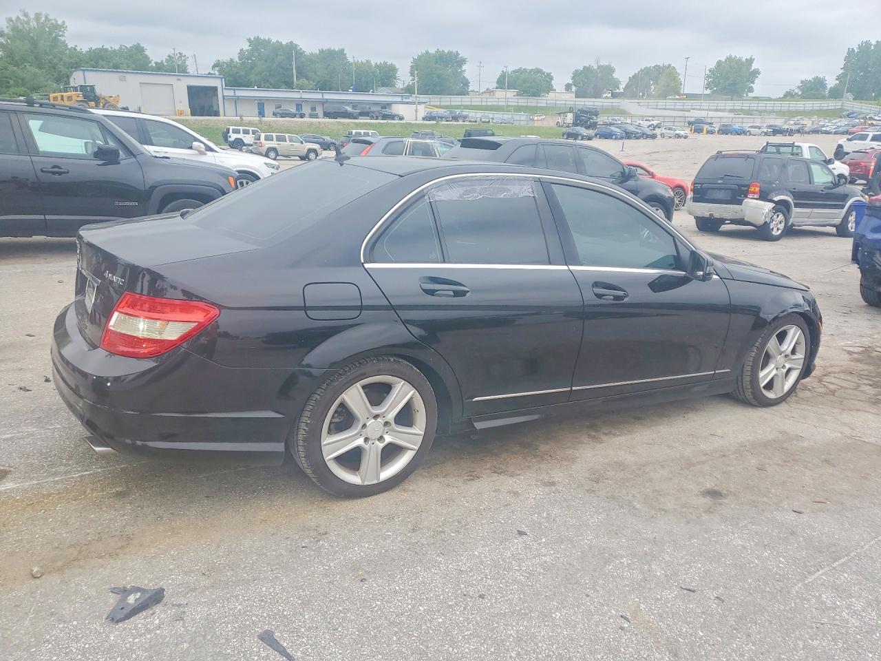 2011 Mercedes-benz C 300 4matic Черный vin: WDDGF8BB0BR157946