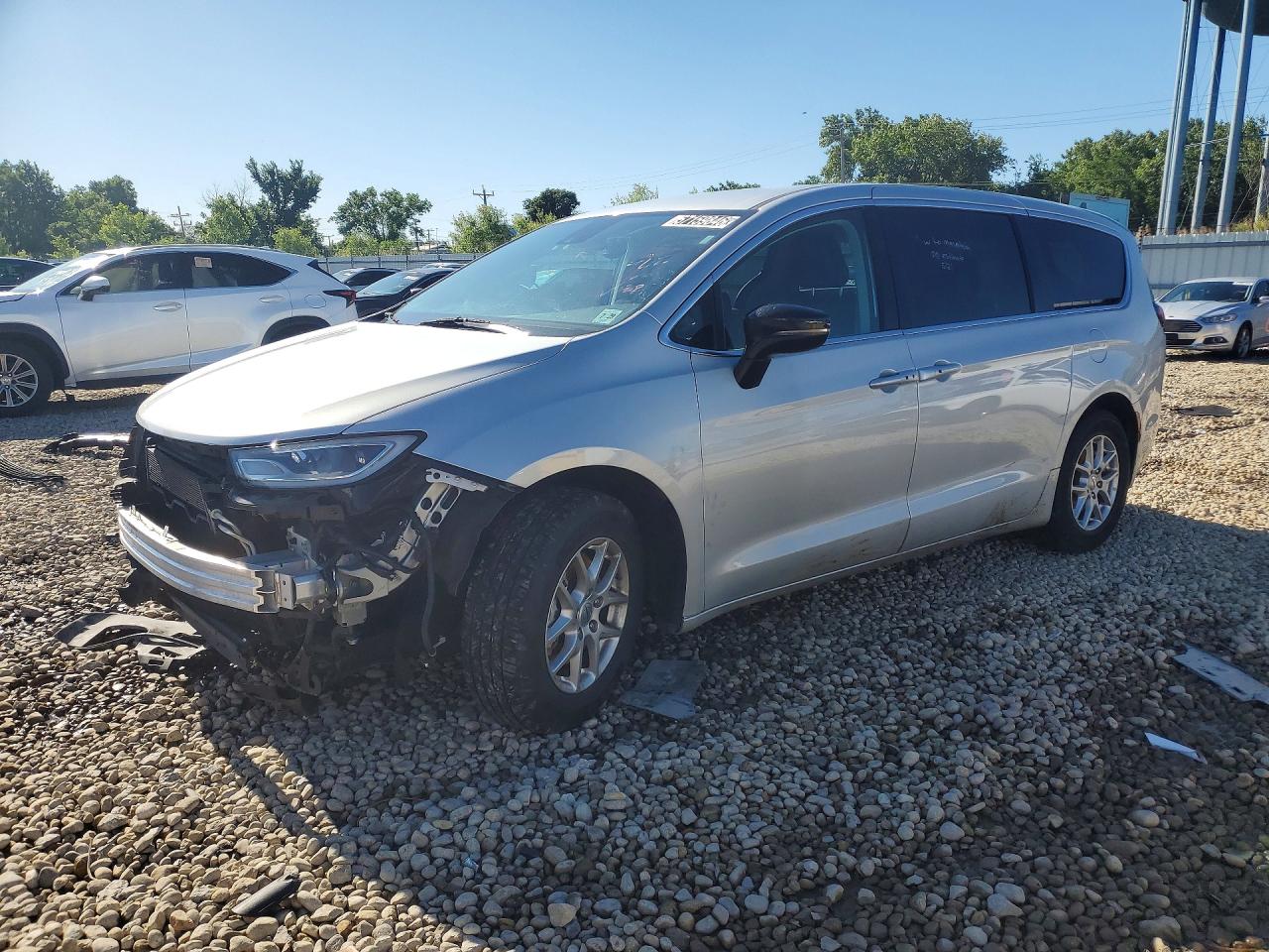 2024 Chrysler Pacifica Touring L Silver vin: 2C4RC1BG0RR182946