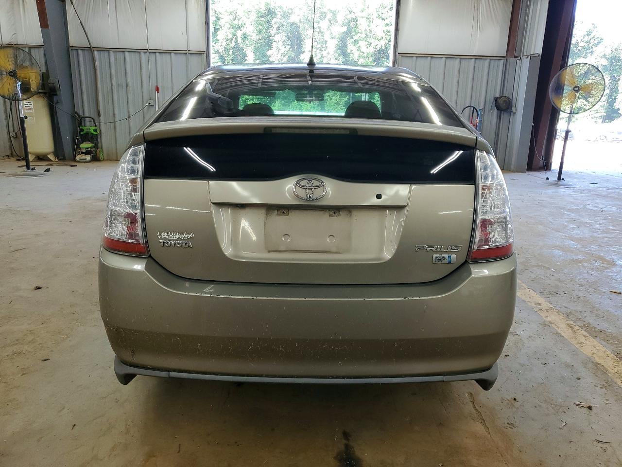 2008 Toyota Prius Base Gold vin: JTDKB20U683361986
