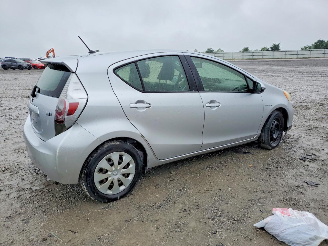 2013 Toyota Prius C Two Серебряный vin: JTDKDTB31D1055806