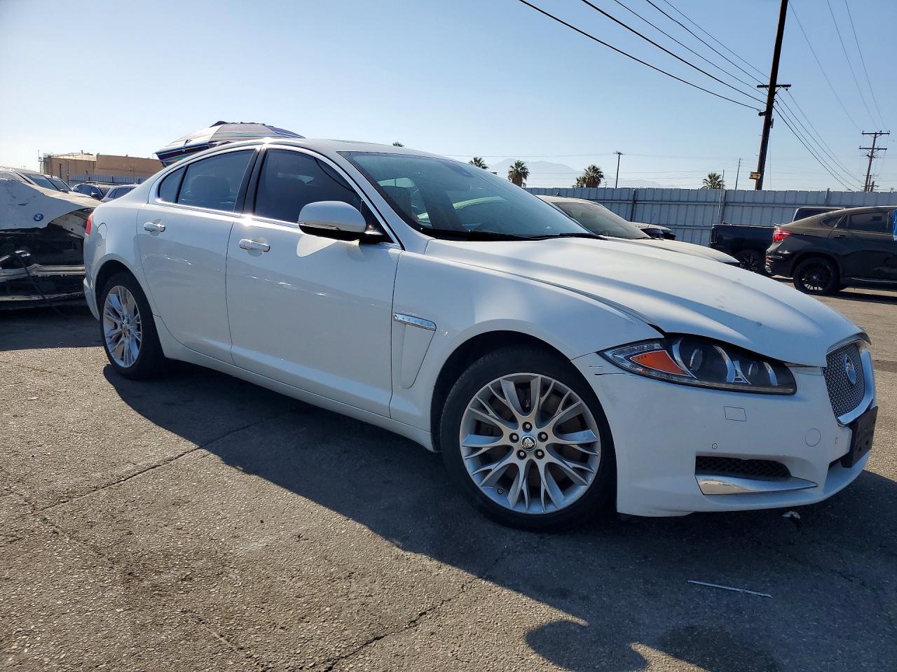 2013 Jaguar Xf White vin: SAJWA0ES2DPS82304