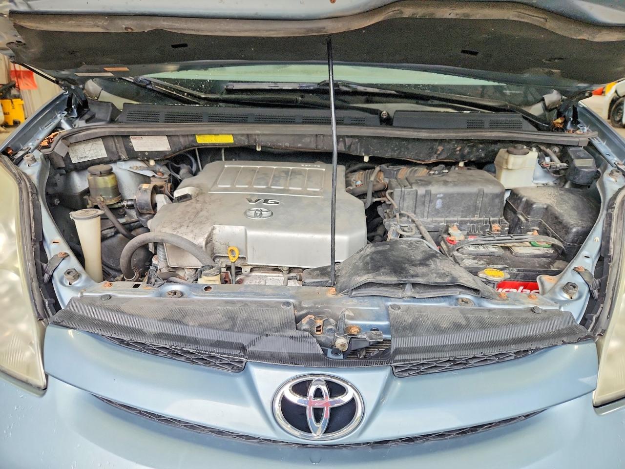 2010 Toyota Sienna Le Blue vin: 5TDJK4CC2AS029087