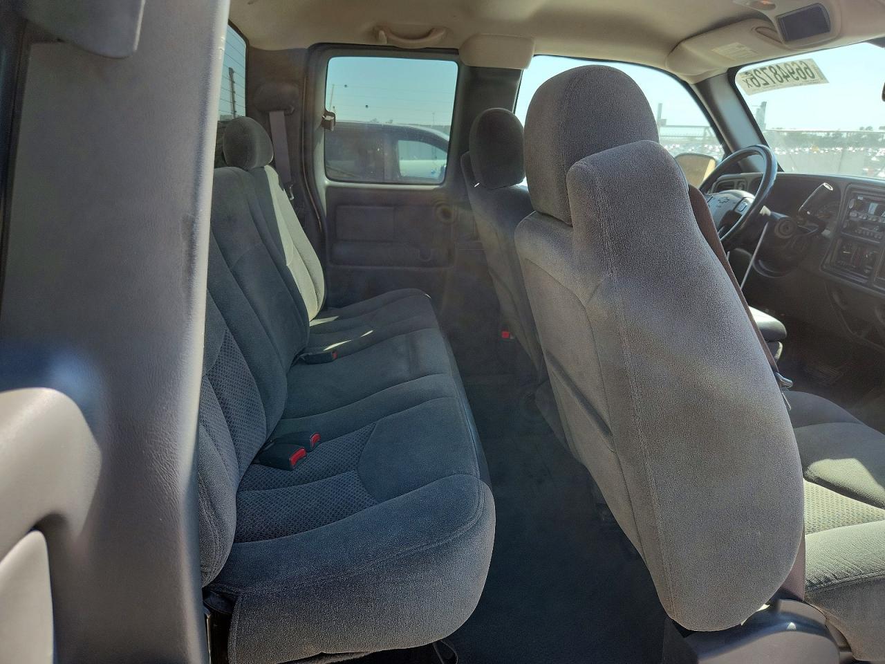 2004 Chevrolet Silverado K1500 Серебряный vin: 1GCEK19T74E207805
