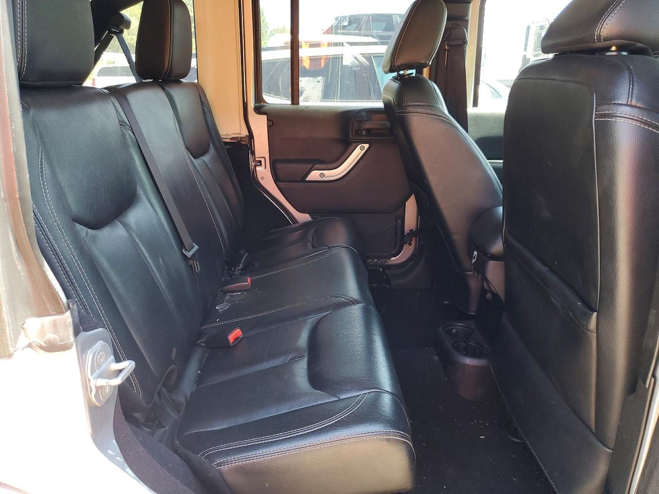 2013 Jeep Wrangler Unlimited Sahara Silver vin: 1C4BJWEGXDL548221