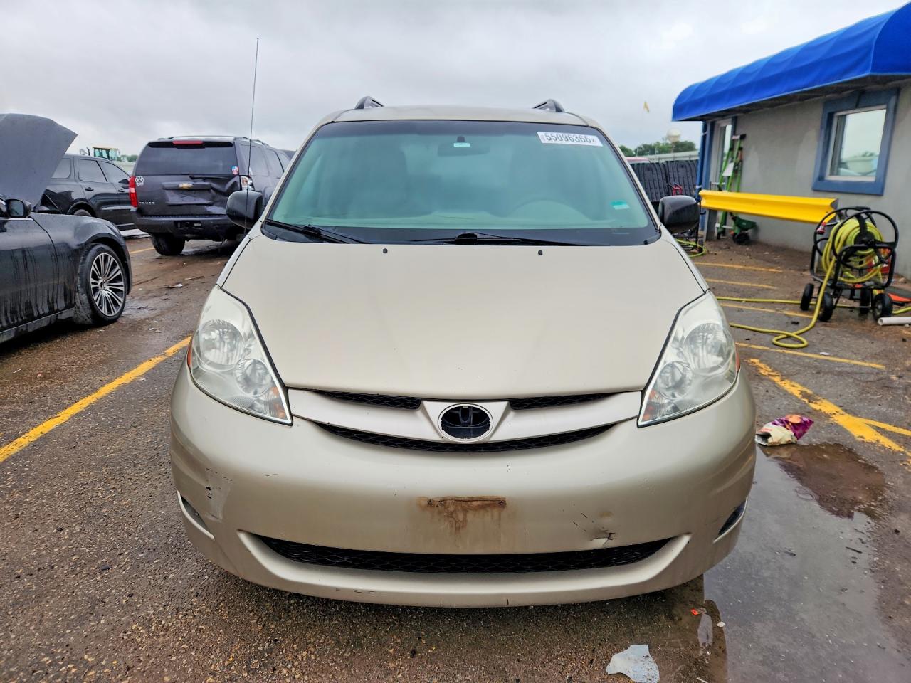 2010 Toyota Sienna Le 7-passenger Tan vin: 5TDKK4CC2AS313565