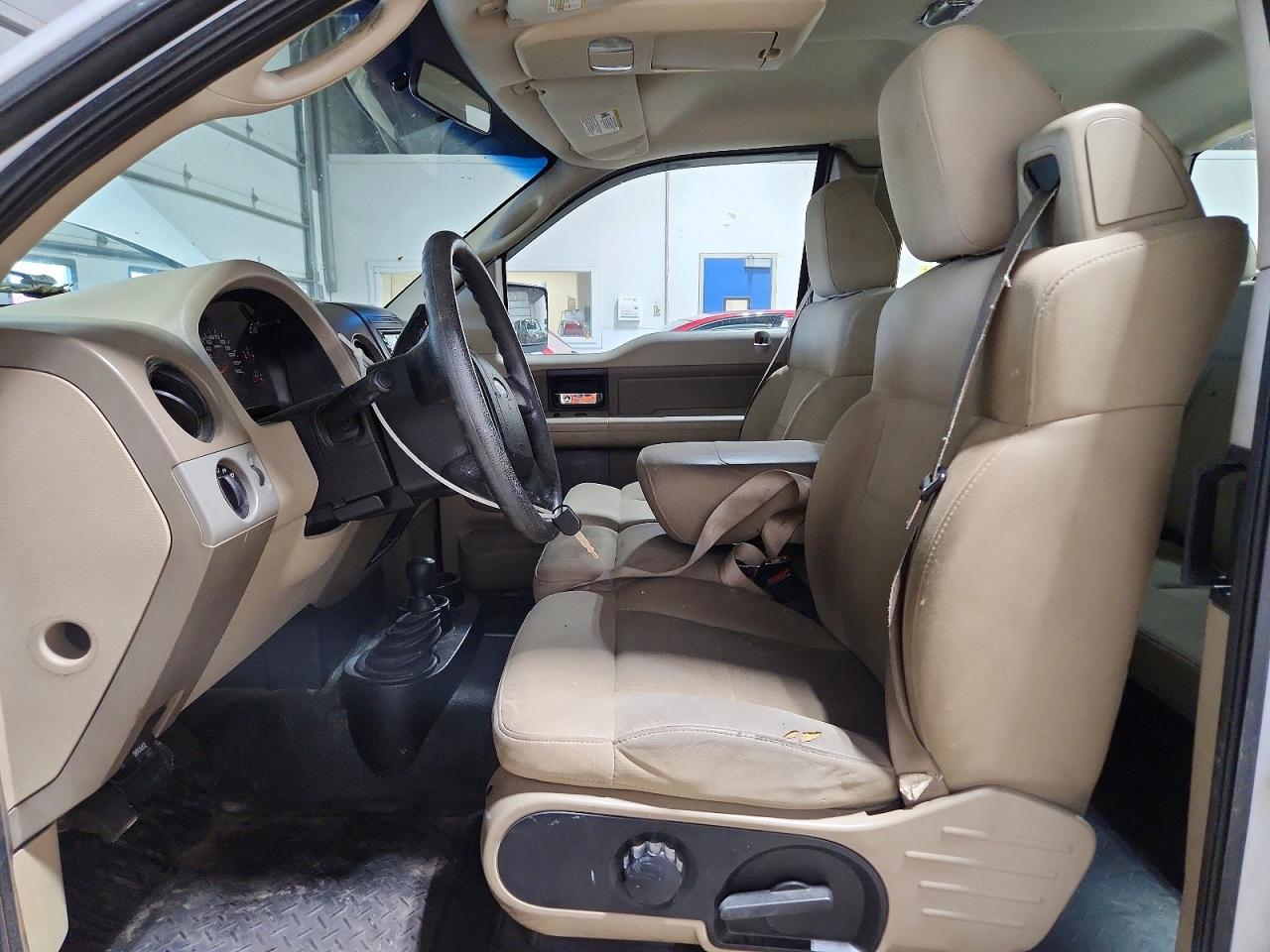 2005 Ford F150 White vin: 1FTRX14W15NB35585