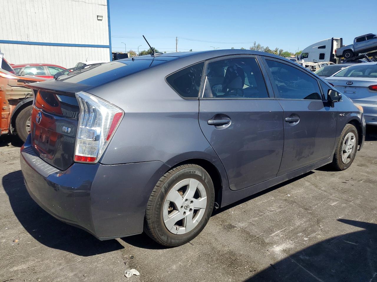 2011 Toyota Prius Two Серый vin: JTDKN3DUXB1384858