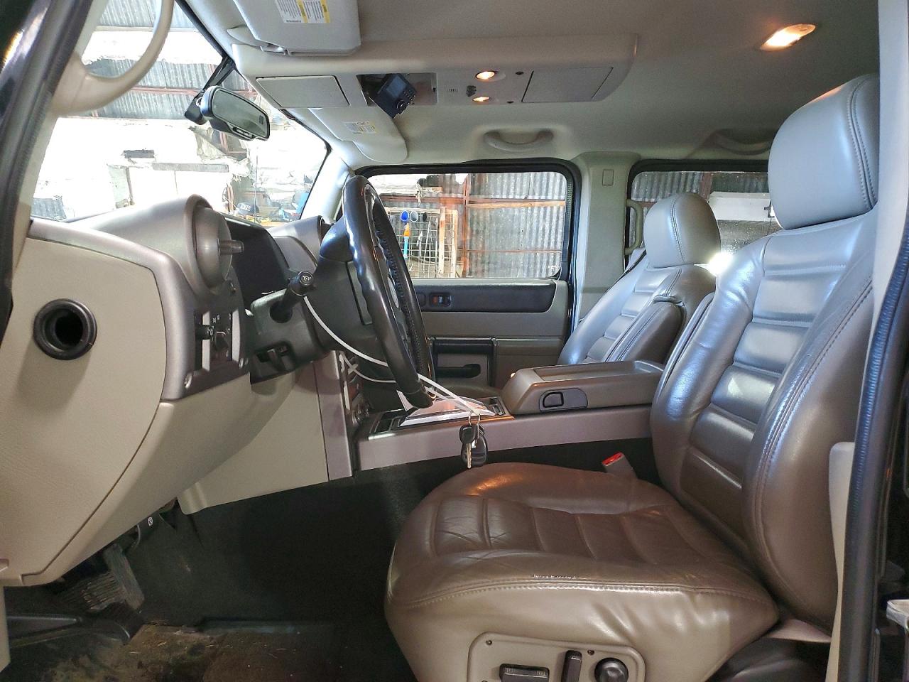 2004 Hummer H2 Black vin: 5GRGN23U74H107367