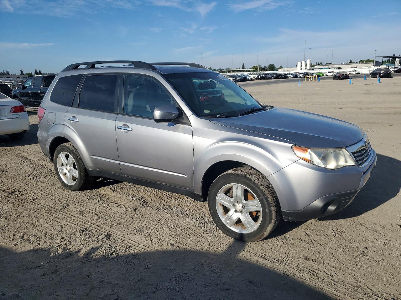 2010 Subaru Forester 2.5x Limited Silver vin: JF2SH6DC8AH757869