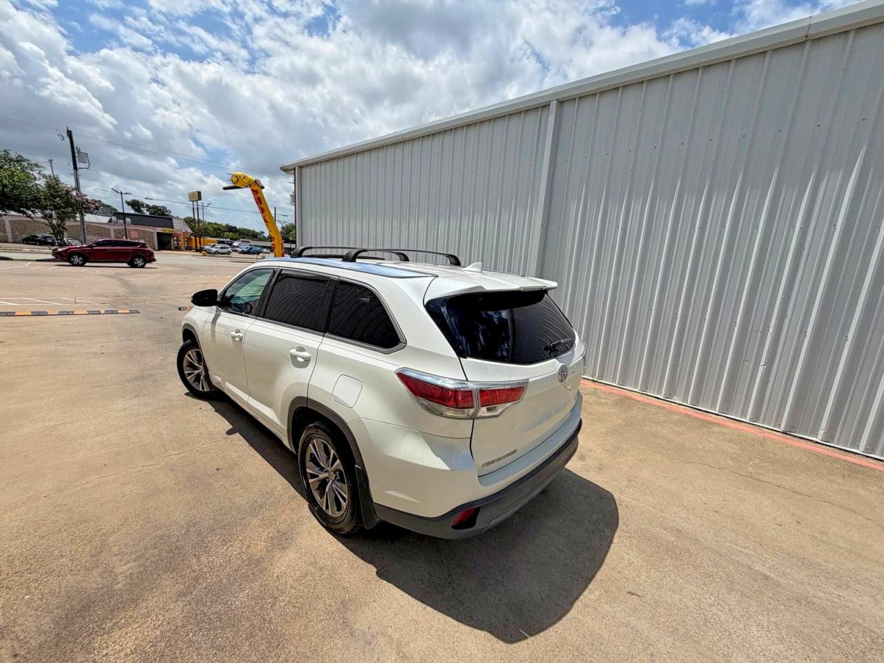 2014 Toyota Highlander Xle White vin: 5TDJKRFH4ES016030