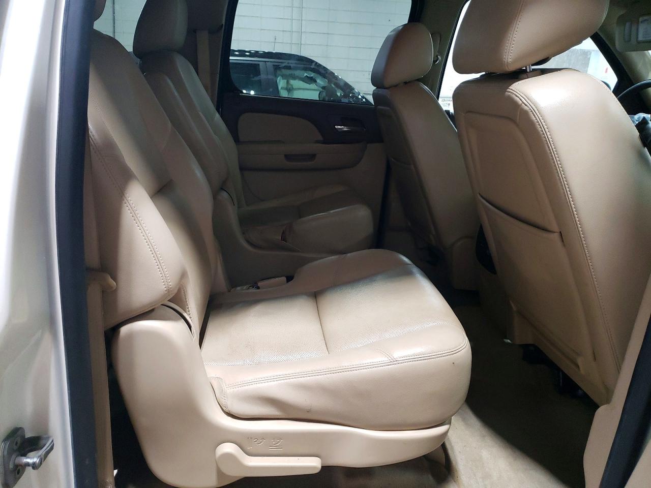 2014 Chevrolet Suburban K1500 Ltz White vin: 1GNSKKE75ER108497