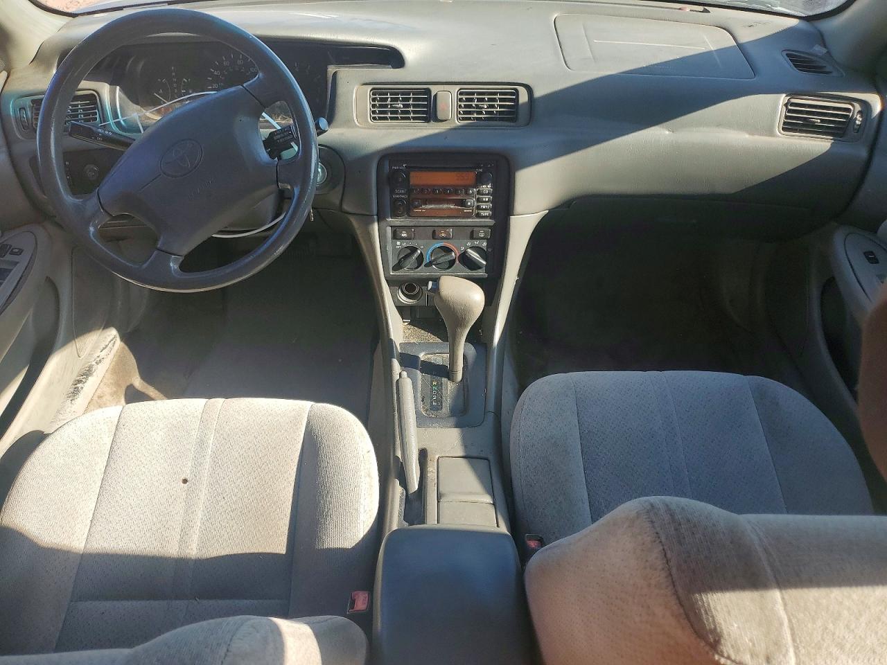 2000 Toyota Camry Le Silver vin: 4T1BG22K4YU694576