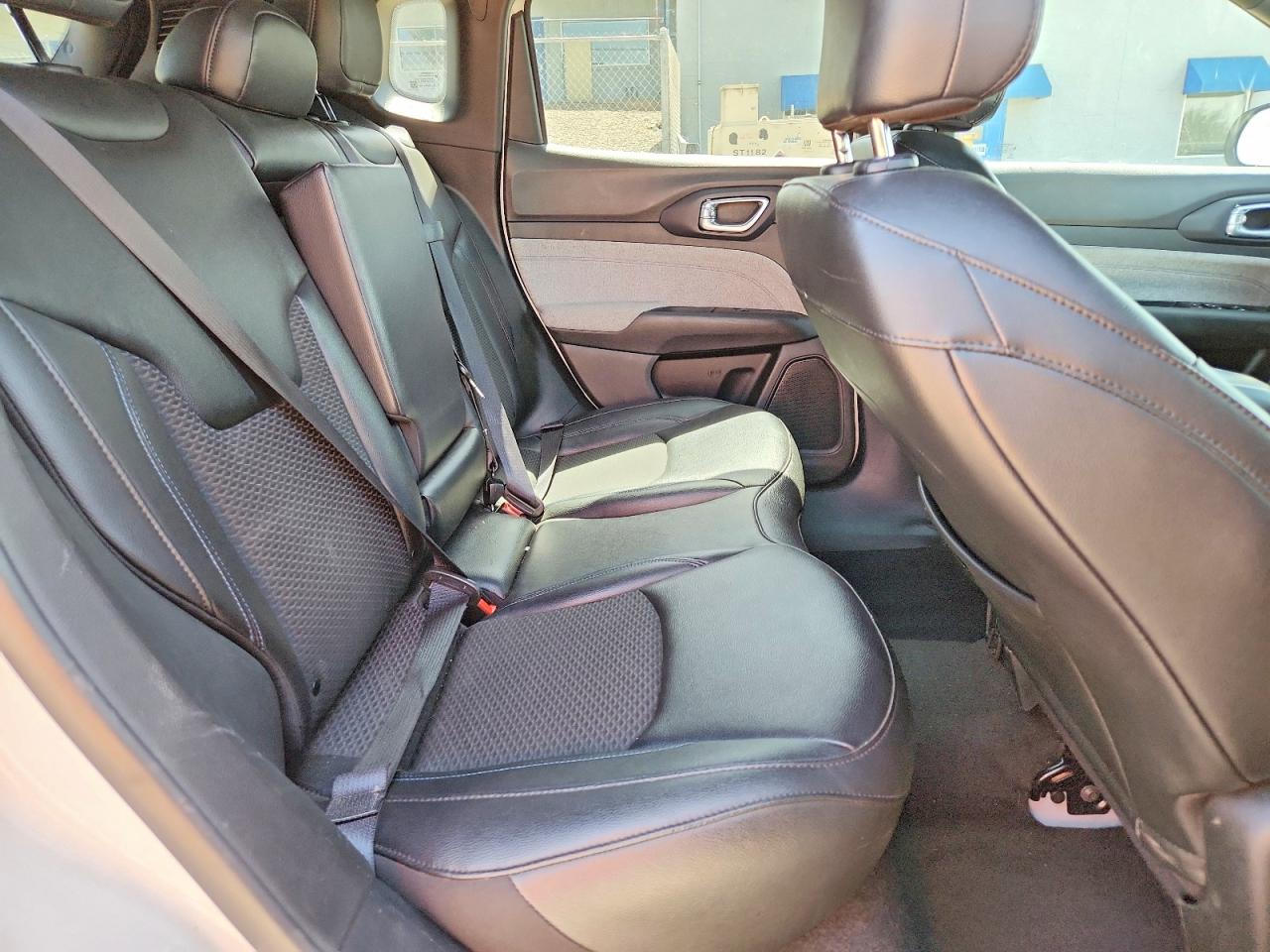 2024 Jeep Compass Latitude Белый vin: 3C4NJDBN4RT117566