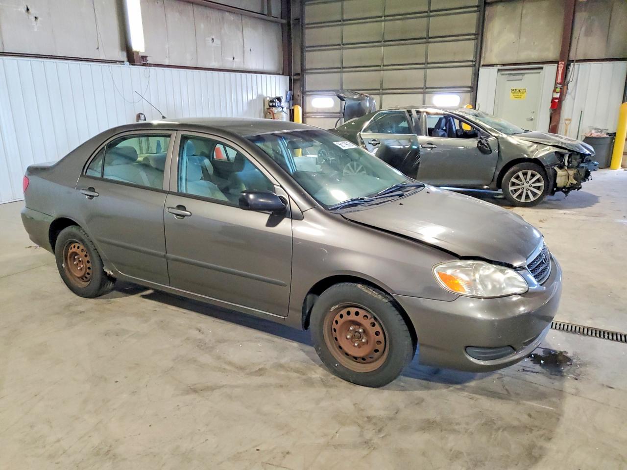 2005 Toyota Corolla Ce Серый vin: 1NXBR32E65Z434248