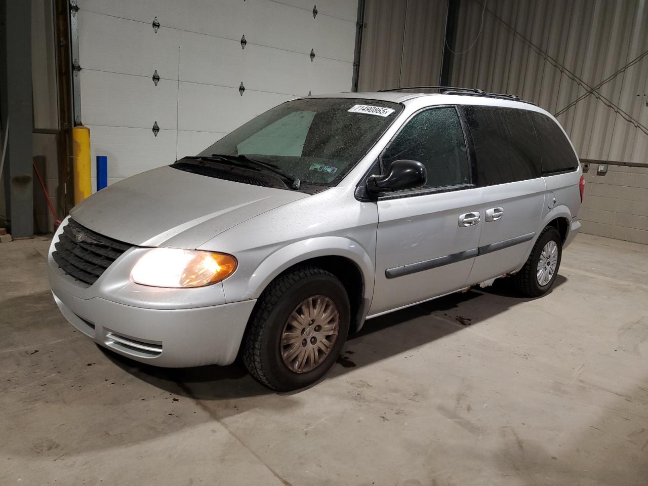 2006 Chrysler Town & Country Серебряный vin: 1A4GP45R56B690926