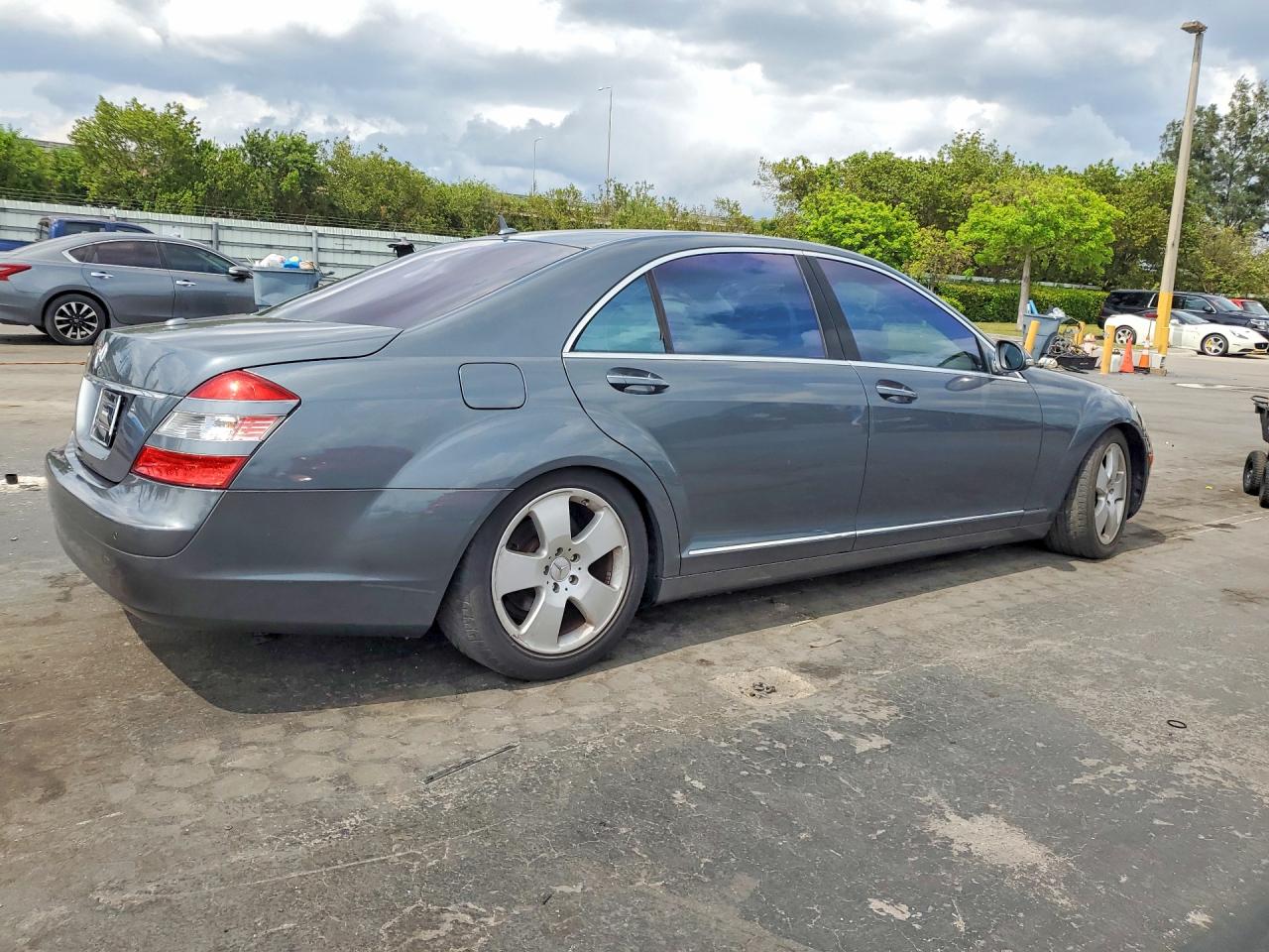 2007 Mercedes-benz S 550 Gray vin: WDDNG71X57A061196