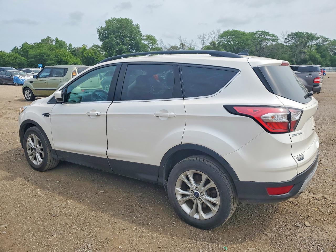 2018 Ford Escape Se White vin: 1FMCU0GD8JUC19062