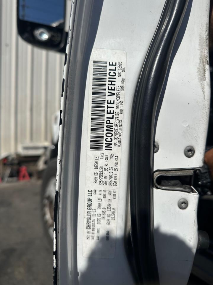 2014 Ram 5500 White vin: 3C7WRMEL8EG174169