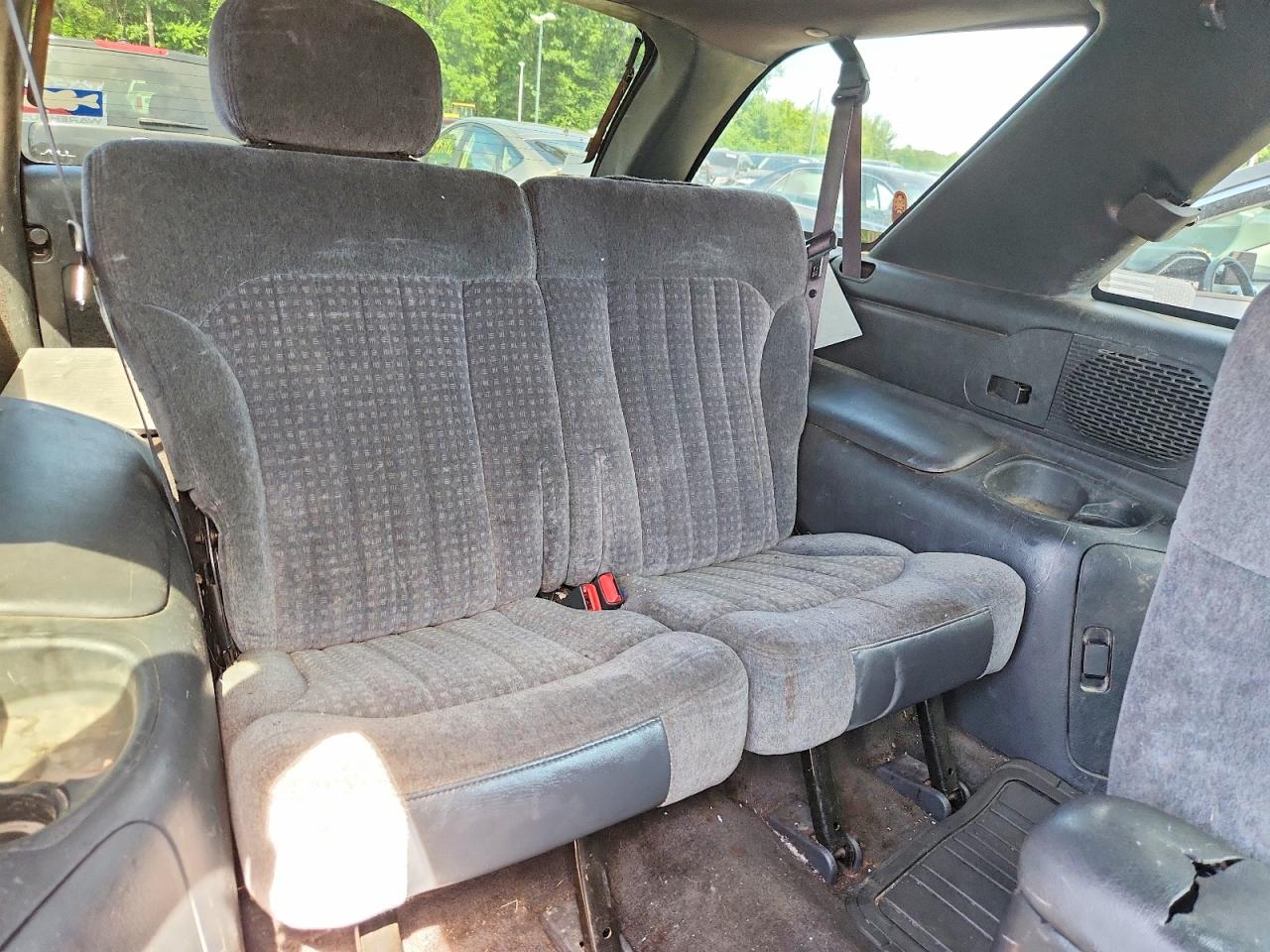 2000 Chevrolet Blazer Beige vin: 1GNCT18W9YK114461
