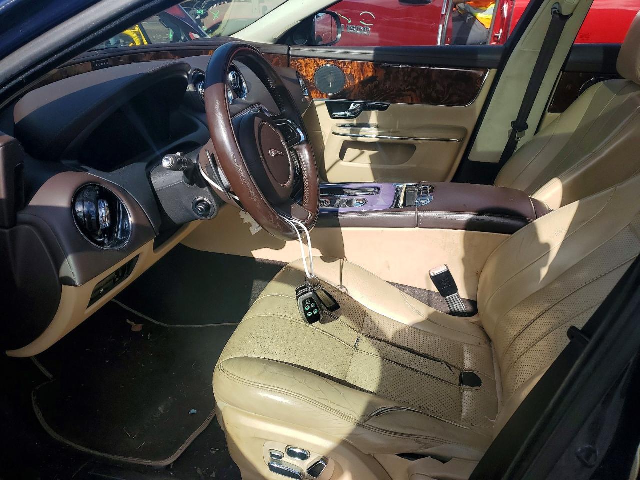 2011 Jaguar Xj Blue vin: SAJWA1CBXBLV12720