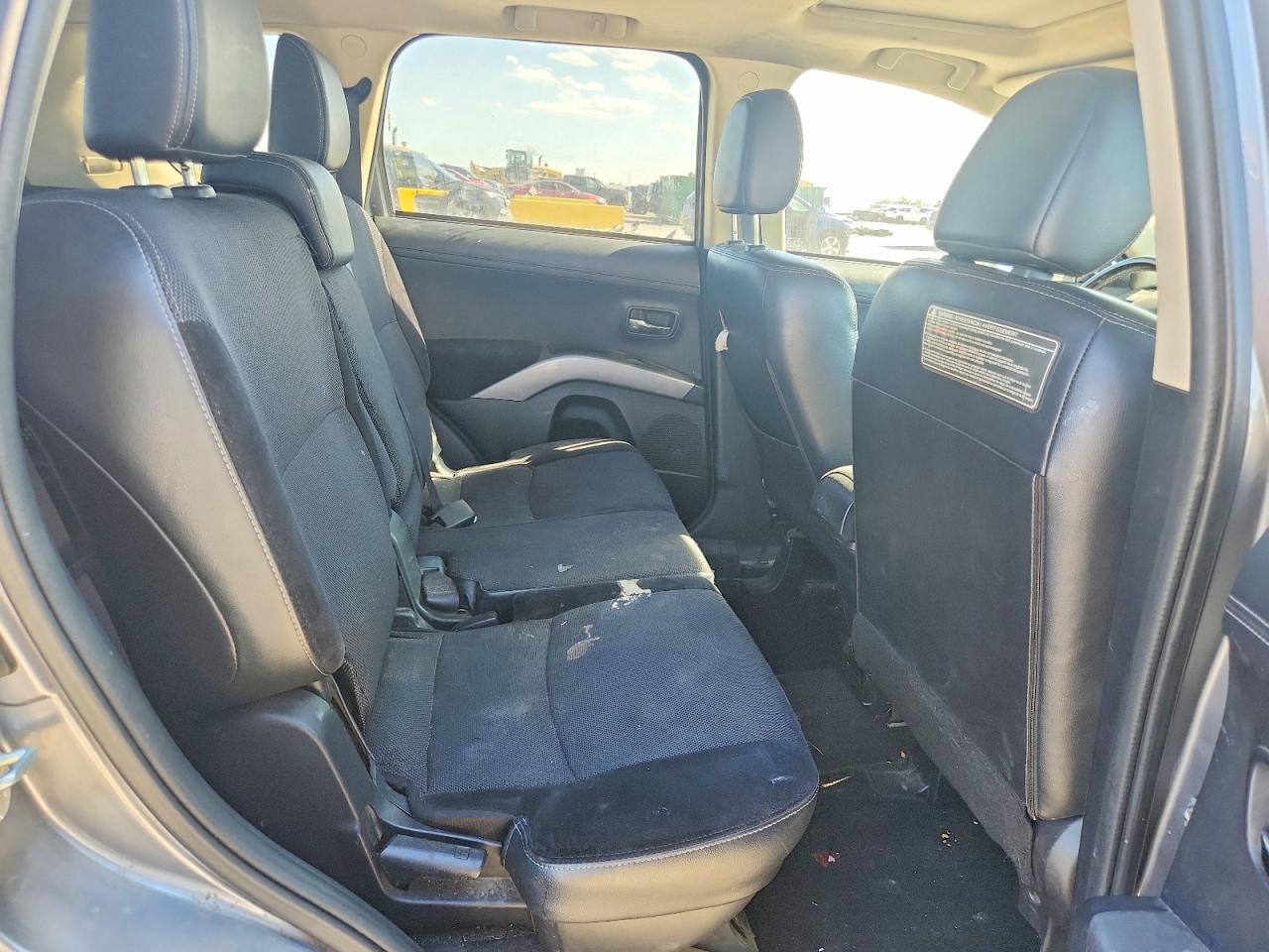 2013 Mitsubishi Outlander Se White vin: JA4AS3AW0DU003833