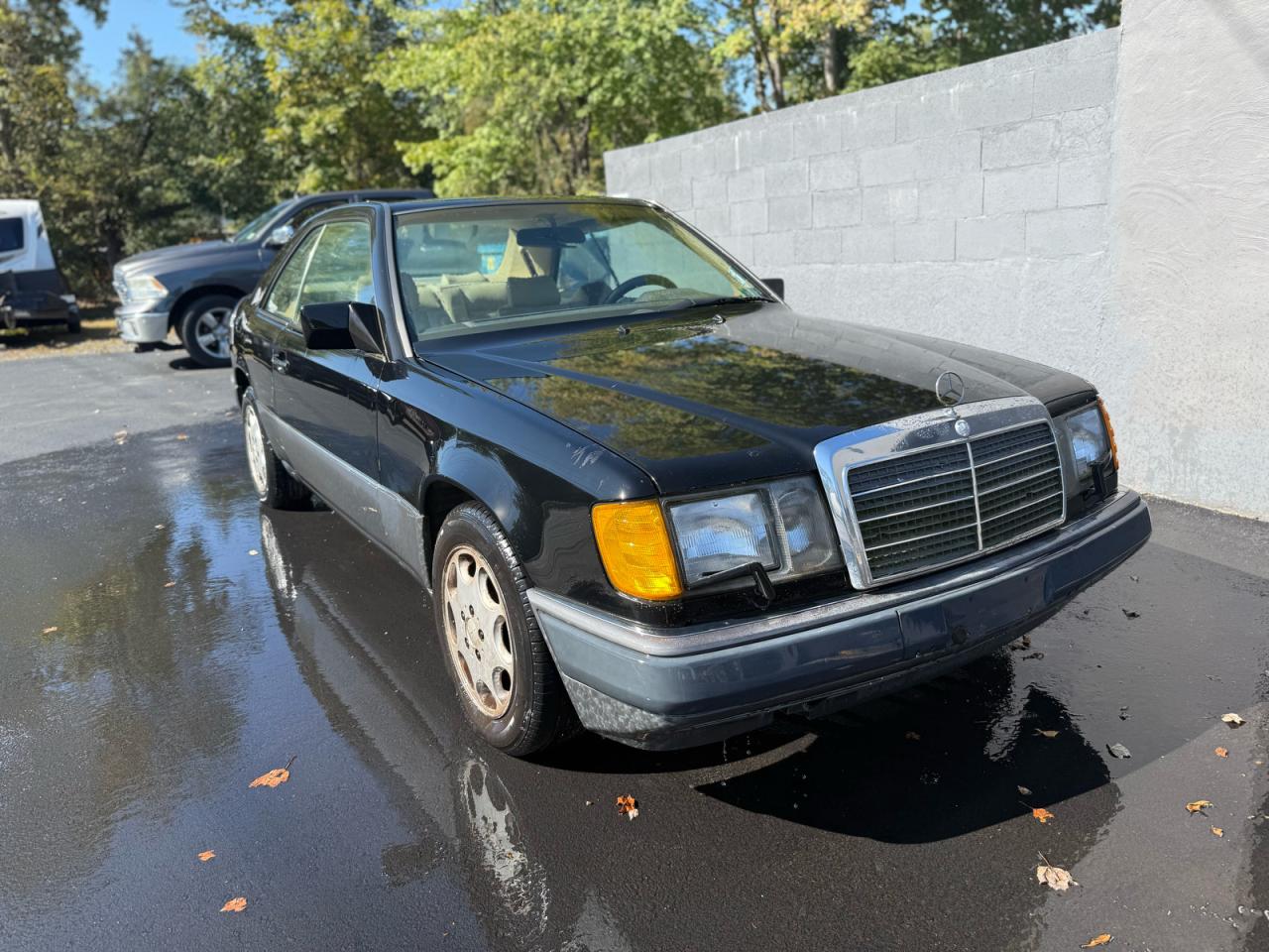 1991 Mercedes-benz 300 Ce Черный vin: WDBEA51D8MB441059