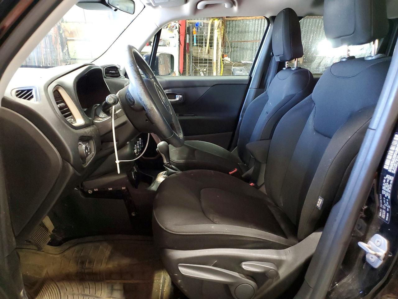 2015 Jeep Renegade Latitude Black vin: ZACCJBBT1FPB31616