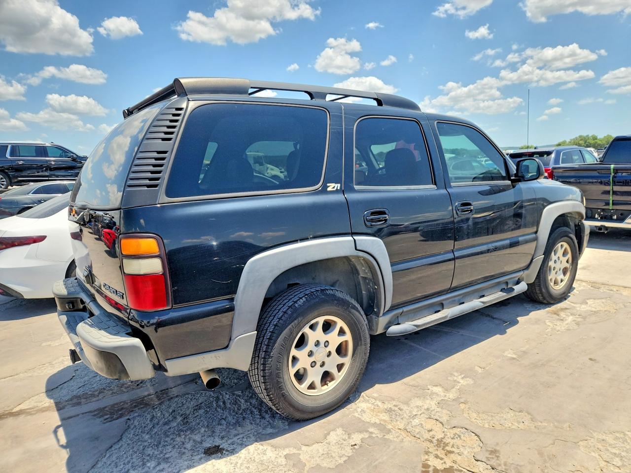 2004 Chevrolet Tahoe K1500 Black vin: 1GNEK13Z44R133160