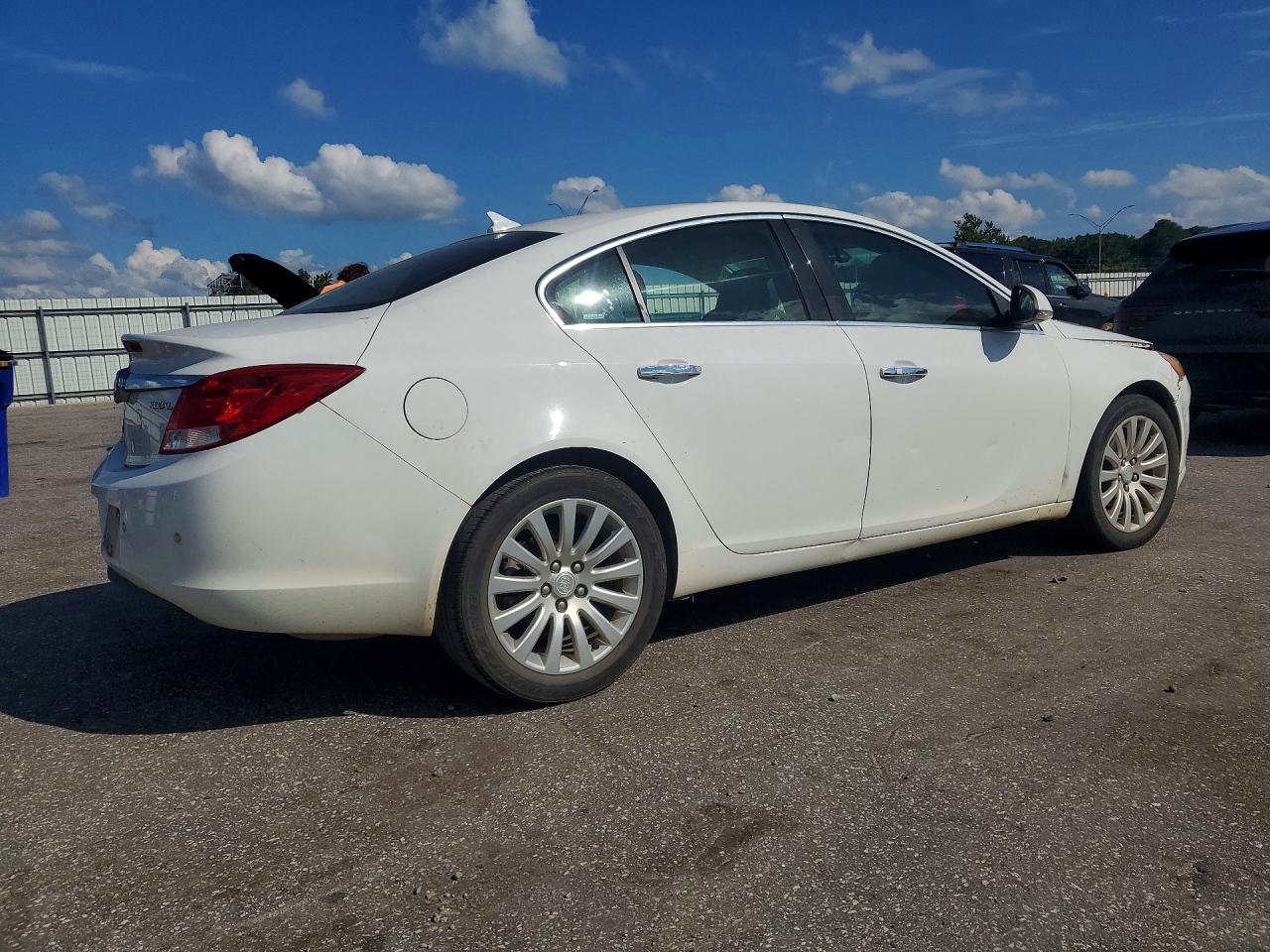 2012 Buick Regal Premium White vin: 2G4GS5EKXC9148484