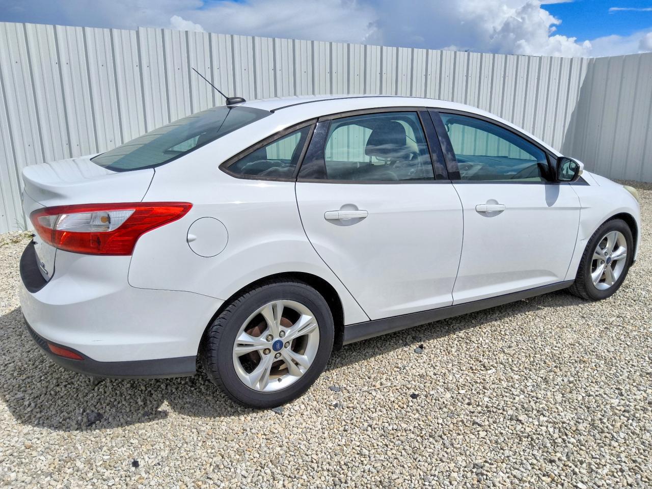 2014 Ford Focus Se White vin: 1FADP3F22EL345890