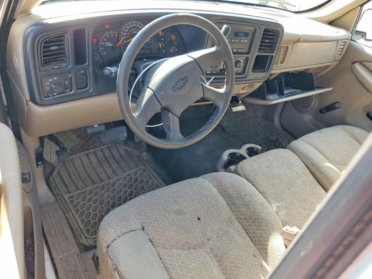 2005 Chevrolet Silverado C1500 White vin: 1GCEC14X35Z152156