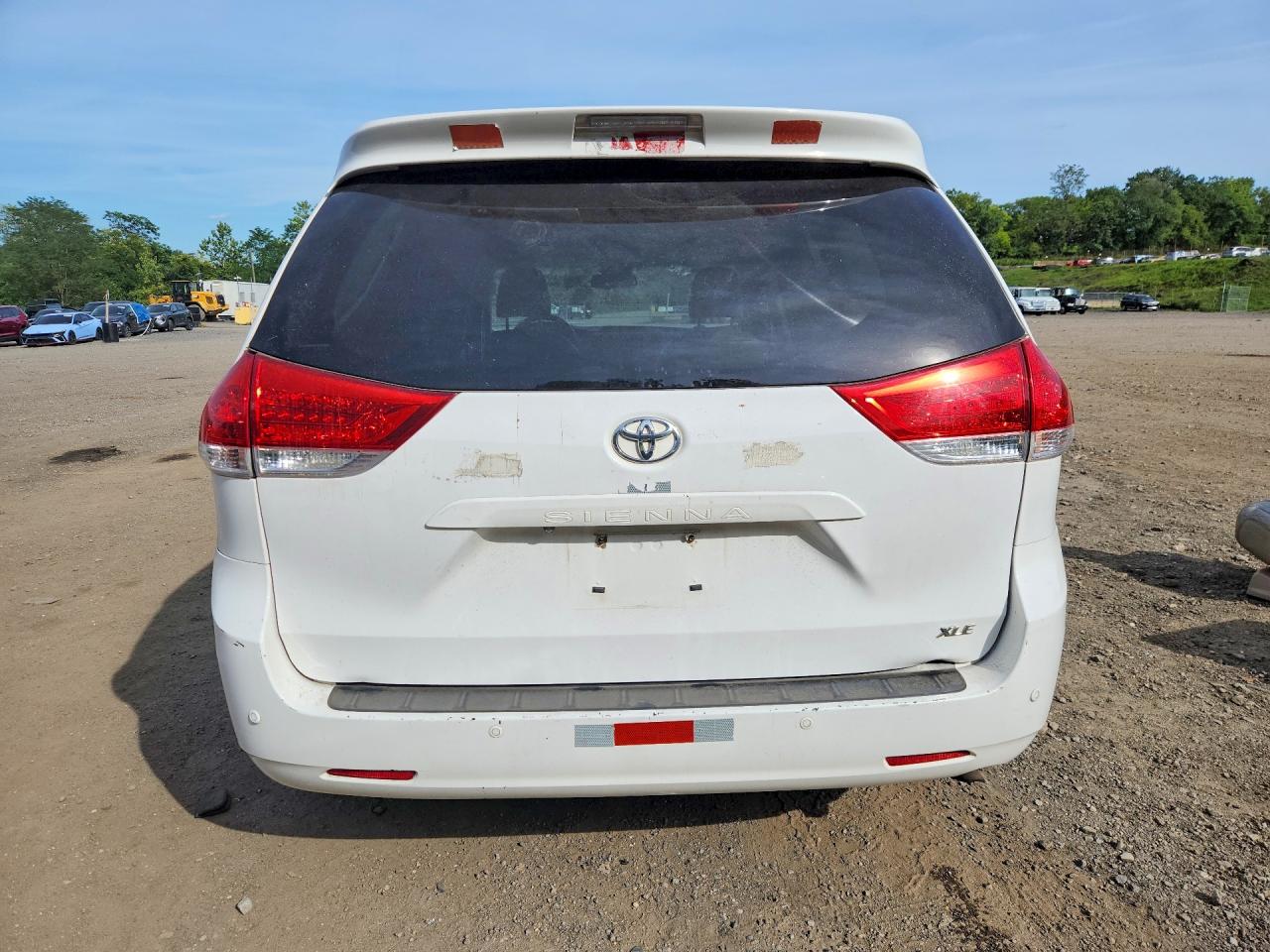2012 Toyota Sienna Xle 8-passenger White vin: 5TDYK3DC4CS223808