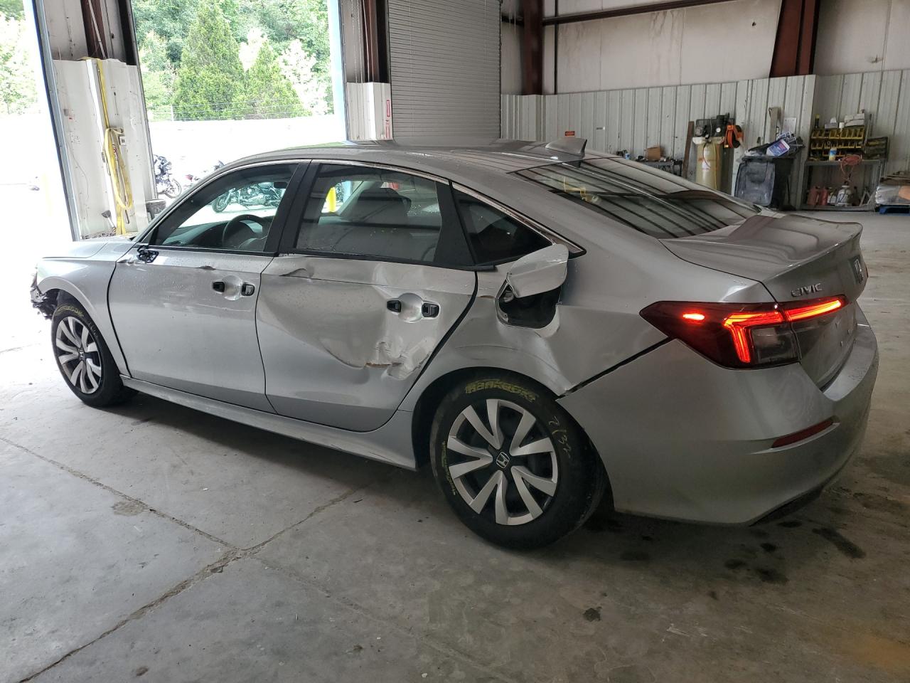 2025 Honda Civic Lx Серебряный vin: 2HGFE2F27SH604502 Damage: Left Front Door, Severe Damage, Replacement Required