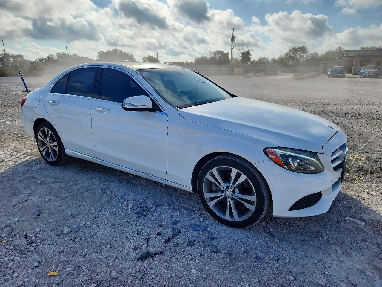 2015 Mercedes-benz C 300 White vin: 55SWF4JB3FU060928