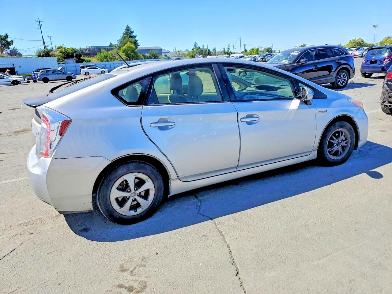 2015 Toyota Prius Three Silver vin: JTDKN3DU7F0433817