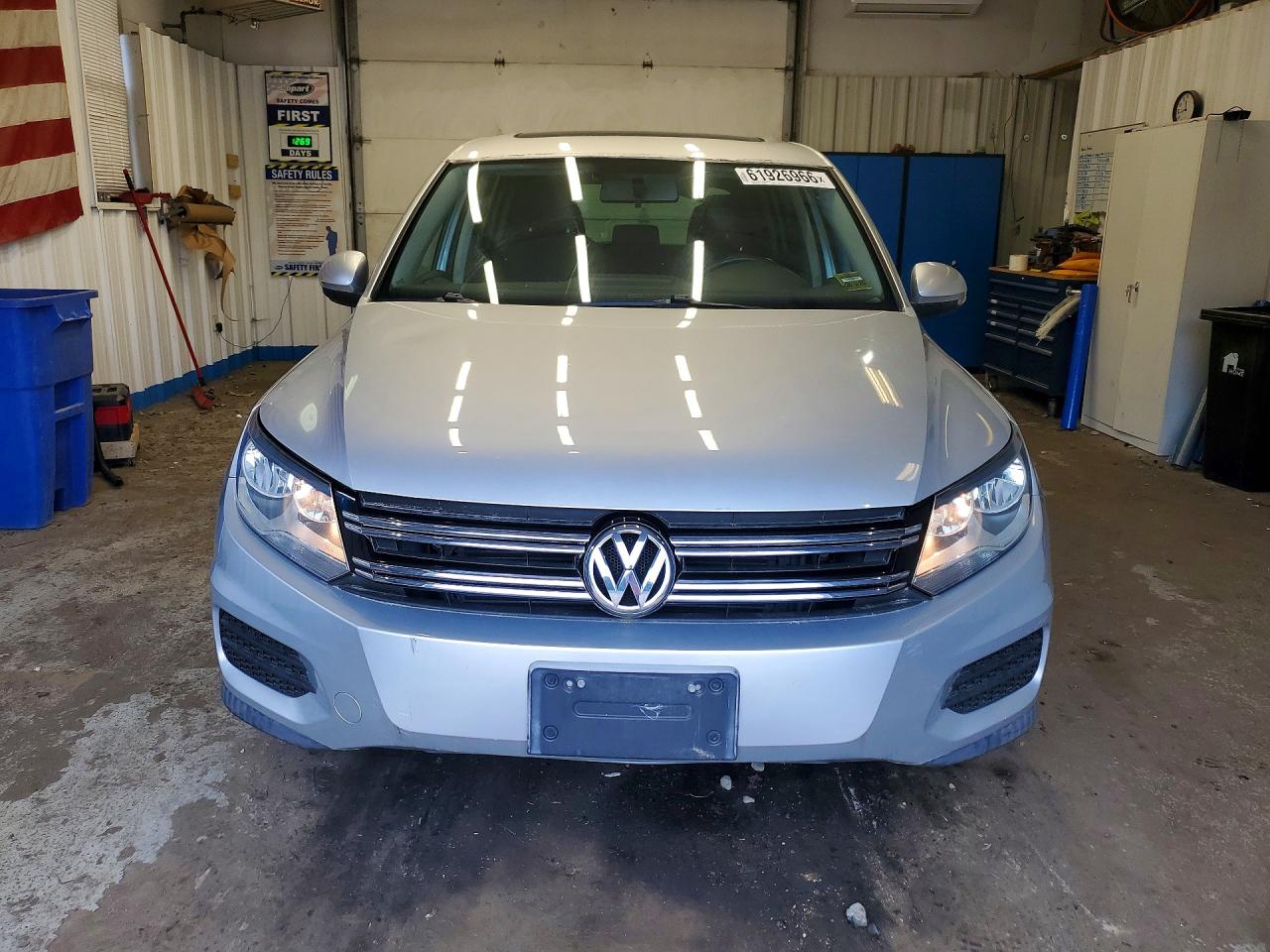 2013 Volkswagen Tiguan S Silver vin: WVGBV3AX2DW578185