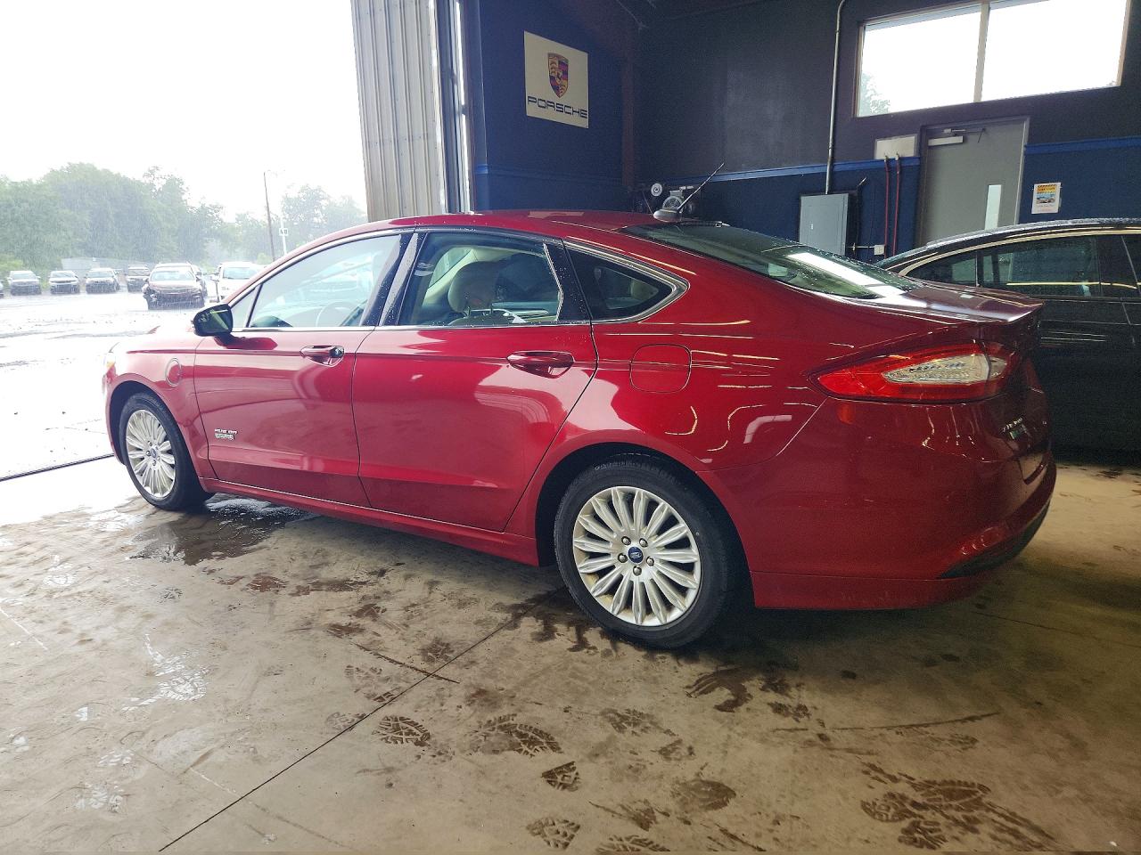 2014 Ford Fusion Se Phev Красный vin: 3FA6P0PU6ER216320