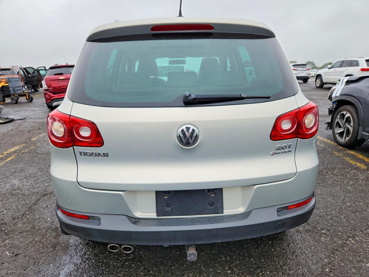 2011 Volkswagen Tiguan S Silver vin: WVGBV7AX2BW536393