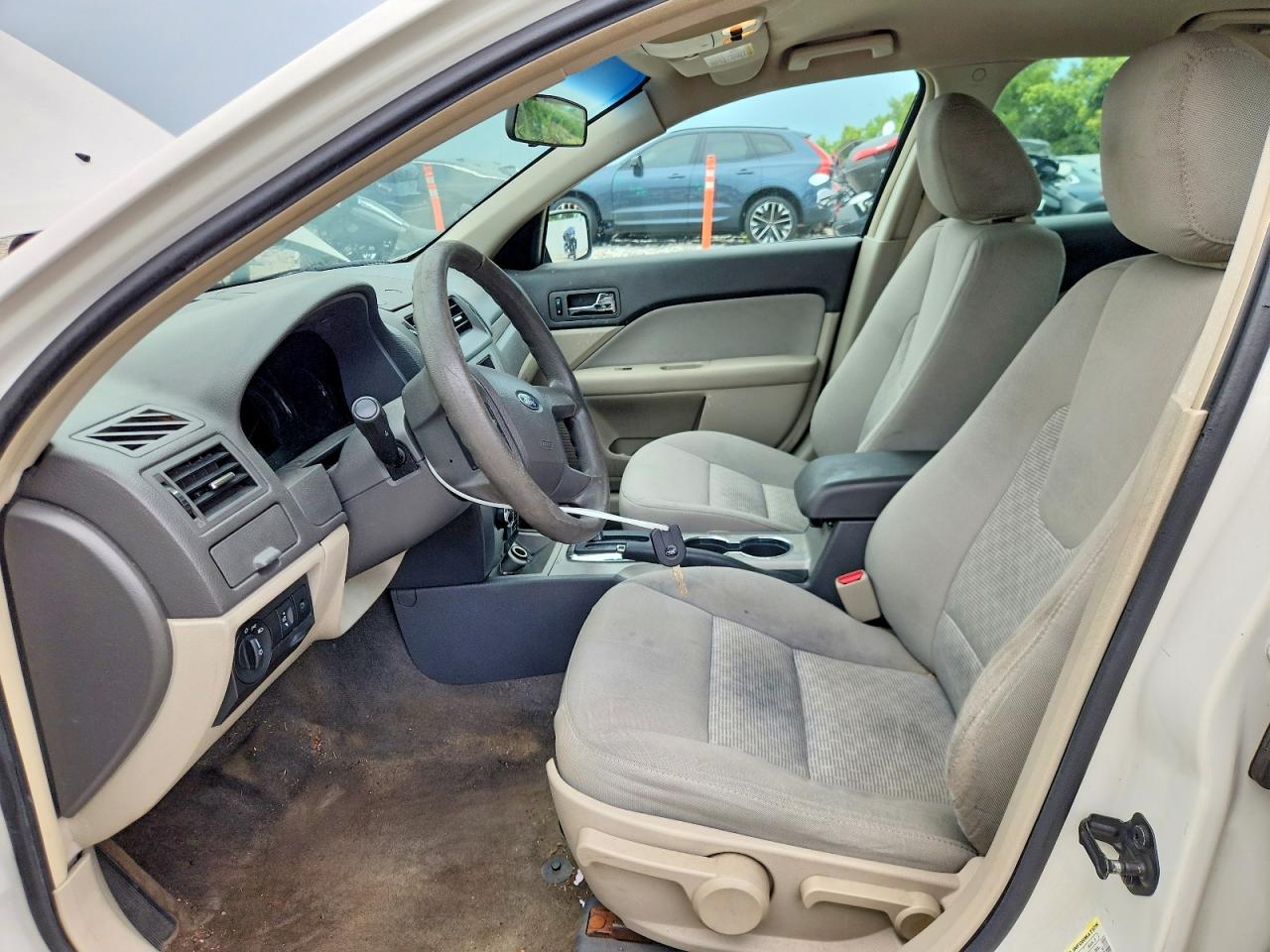 2010 Ford Fusion S White vin: 3FAHP0GA4AR411406