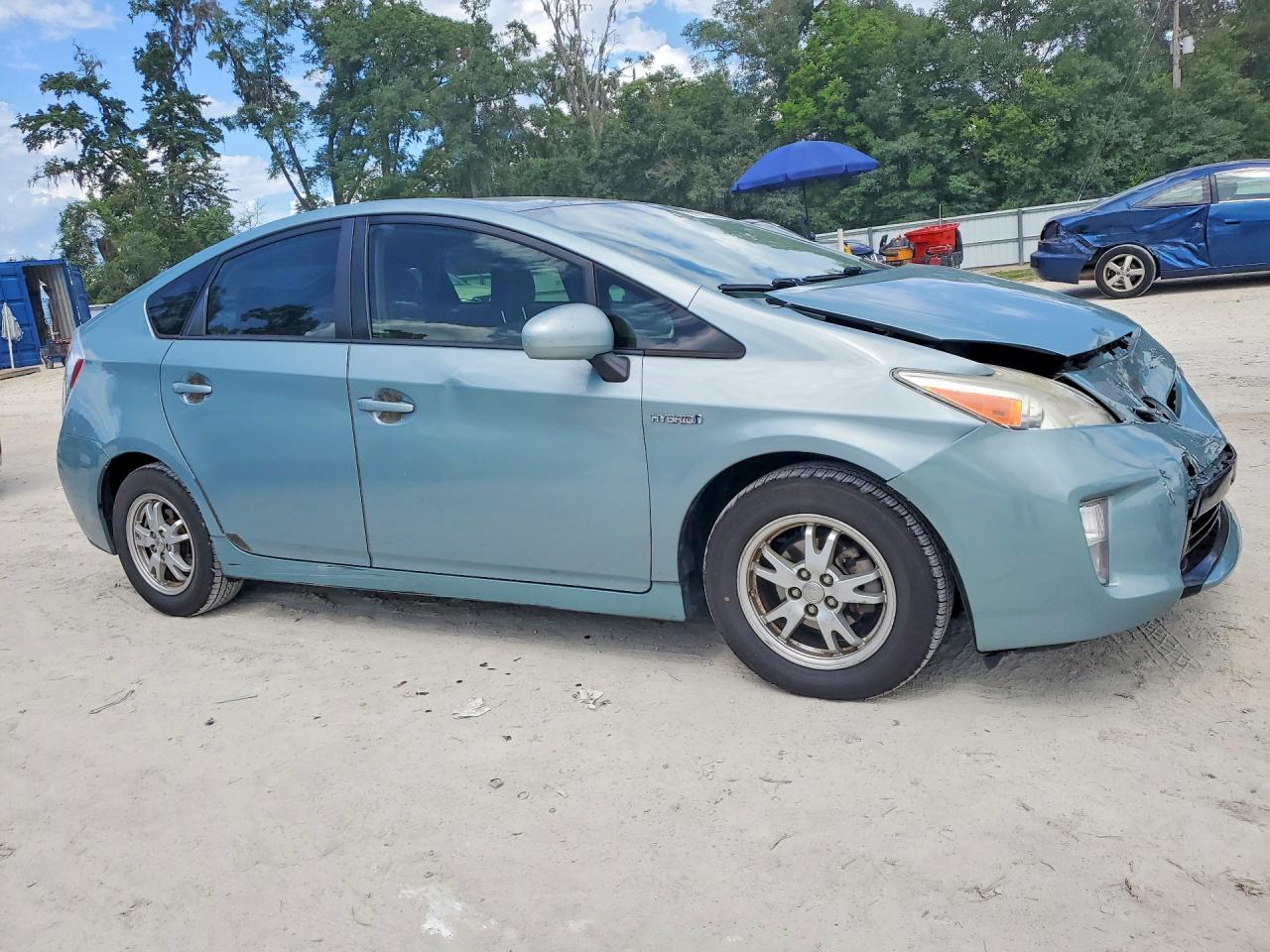 2014 Toyota Prius Three Green vin: JTDKN3DU4E1818180