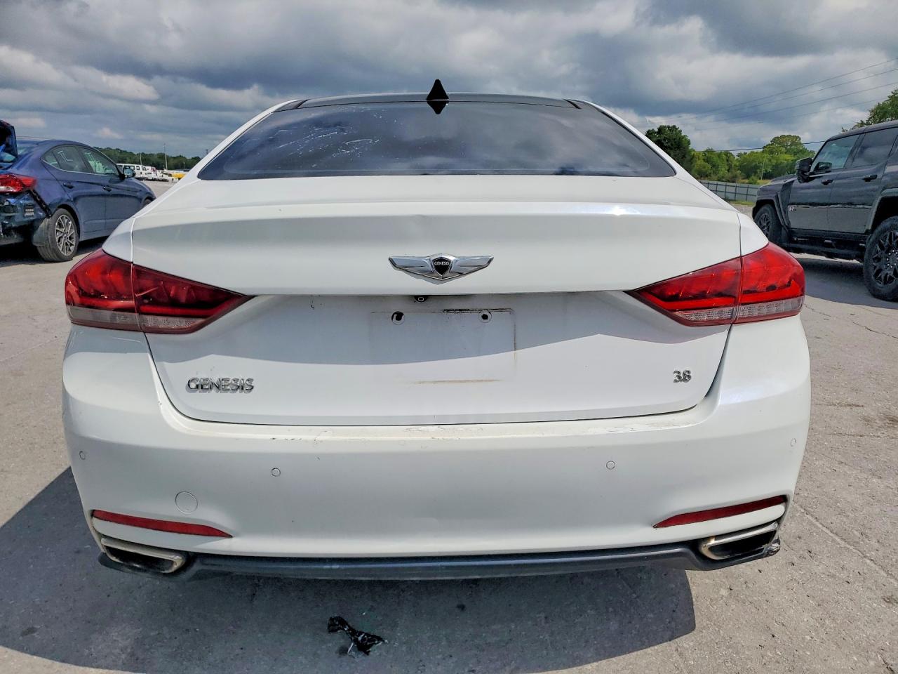 2015 Hyundai Genesis 3.8l White vin: KMHGN4JE2FU069223