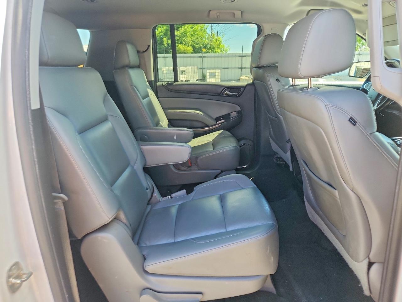 2015 Chevrolet Suburban K1500 Lt White vin: 1GNSKJKC8FR123430